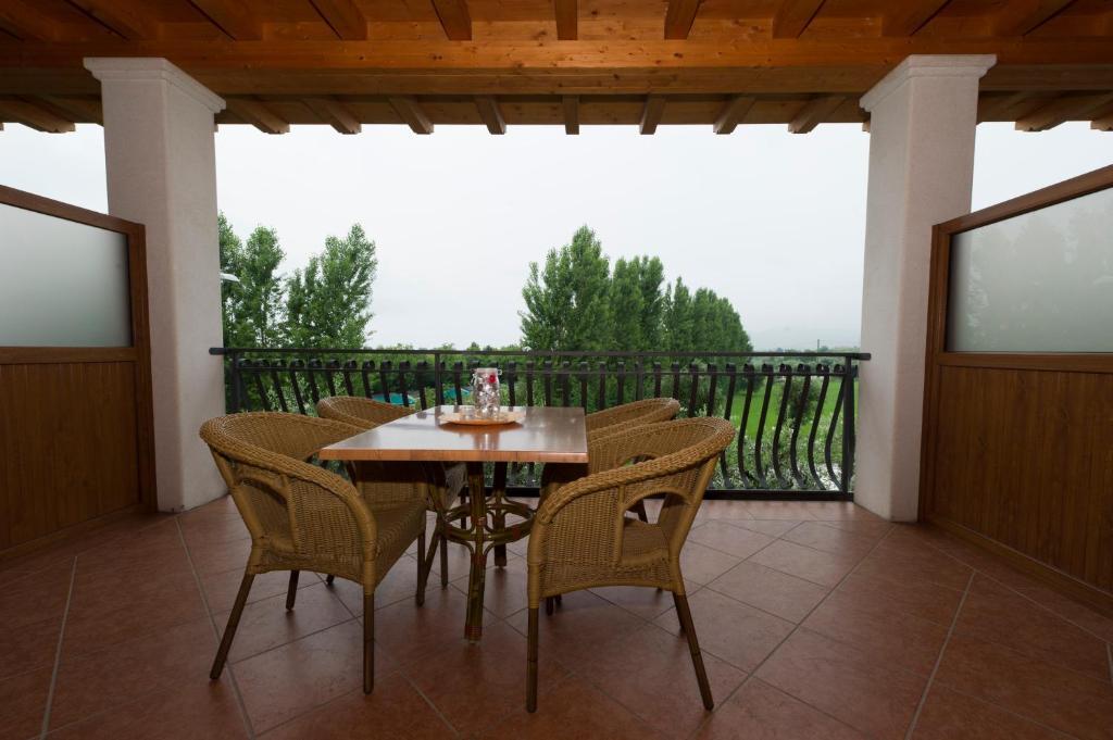Locanda Ristorante Al Cardellino Bardolino Dış mekan fotoğraf
