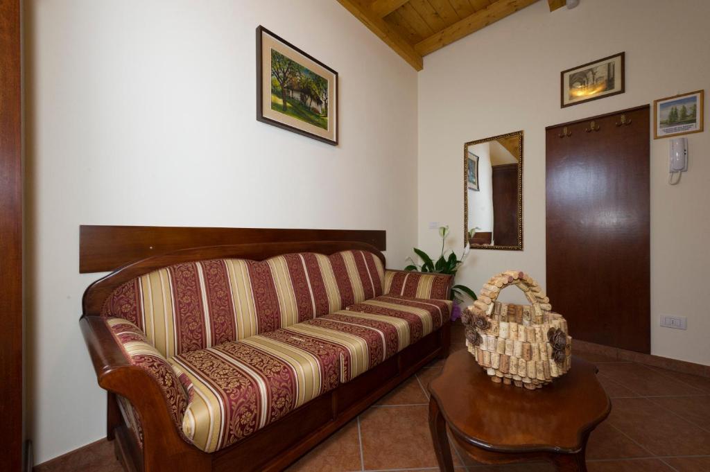 Locanda Ristorante Al Cardellino Bardolino Oda fotoğraf